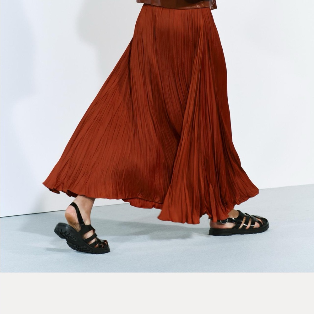 Pleated midi skirt - orange with high elastic waist. Pleated fabric